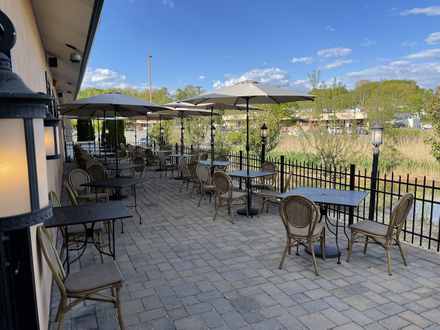 Cafe Fiore Cromwell - outdoor dining